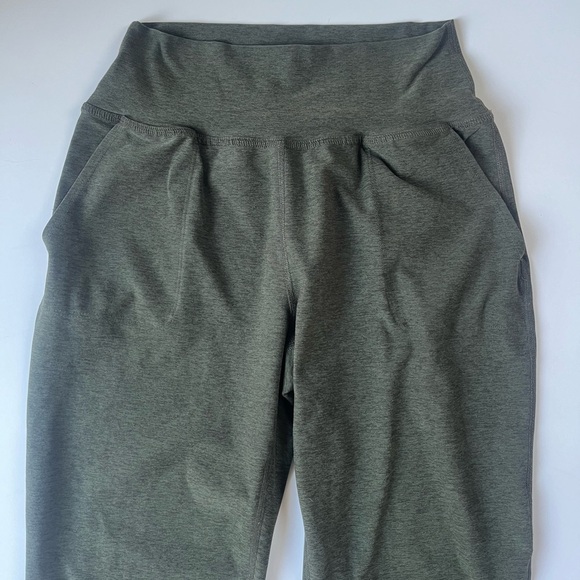 Beyond Yoga *GREEN Spacedye Midi Jogger In Green - Picture 3 of 9